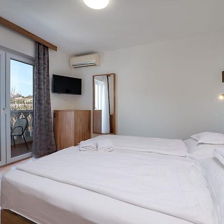 Bed & Breakfast Dosen III Baska  Ngoại thất bức ảnh