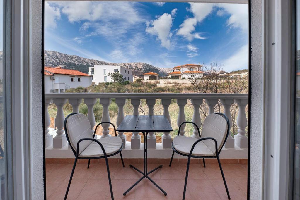 Bed & Breakfast Dosen III Baska  Ngoại thất bức ảnh
