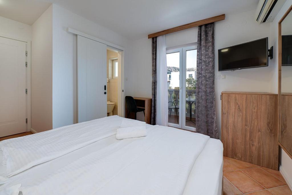 Bed & Breakfast Dosen III Baska  Ngoại thất bức ảnh
