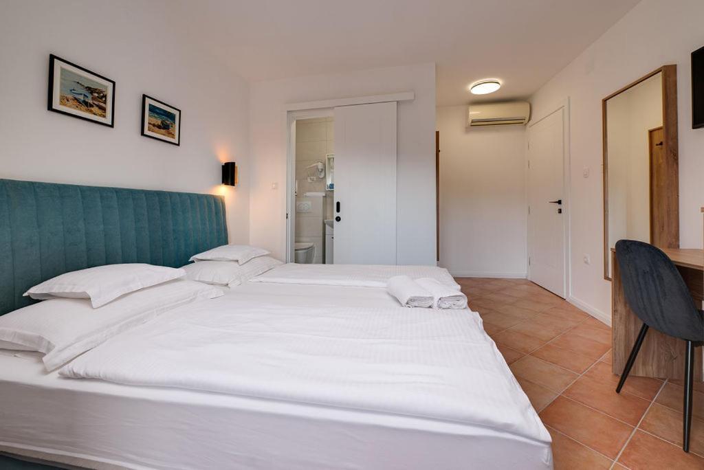 Bed & Breakfast Dosen III Baska  Ngoại thất bức ảnh