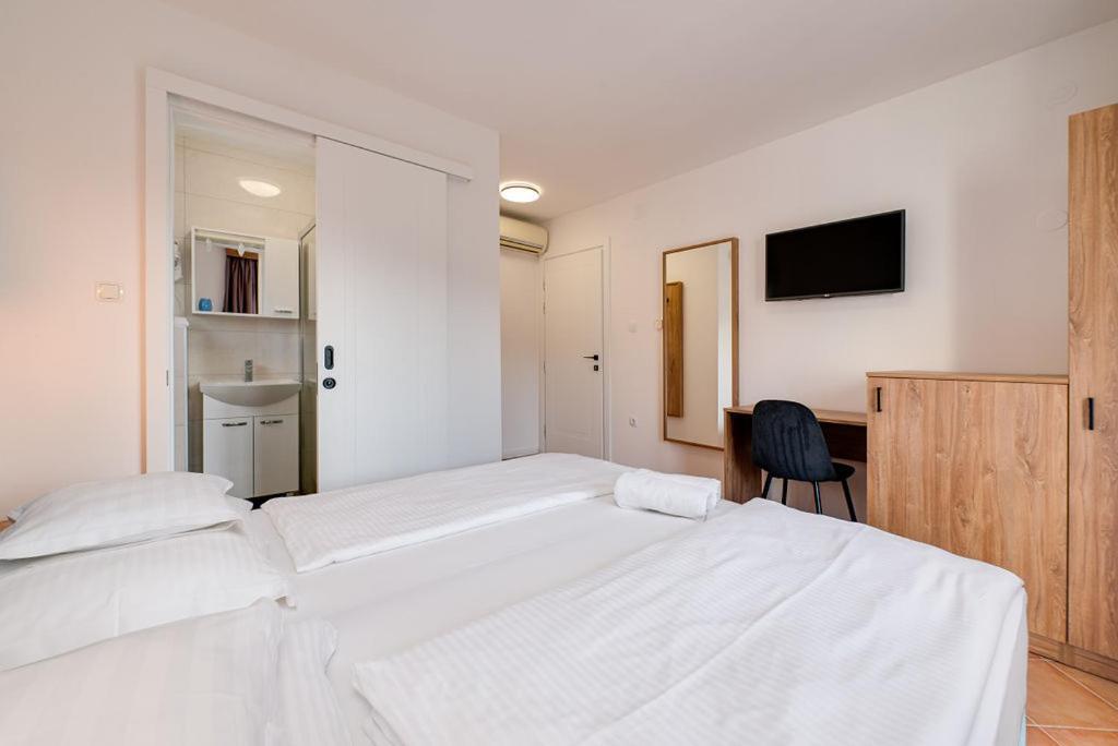 Bed & Breakfast Dosen III Baska  Ngoại thất bức ảnh