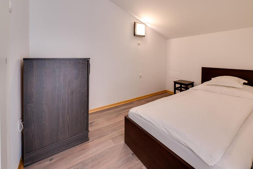 Bed & Breakfast Dosen III Baska  Ngoại thất bức ảnh