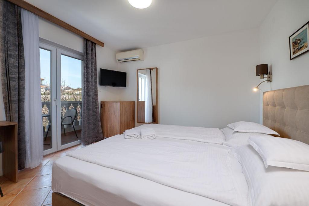 Bed & Breakfast Dosen III Baska  Ngoại thất bức ảnh