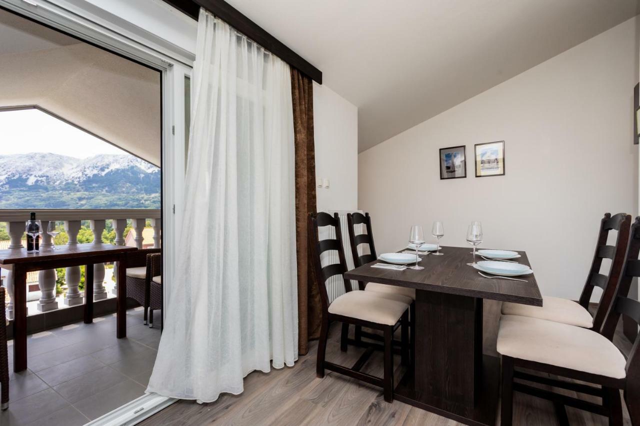 Bed & Breakfast Dosen III Baska  Ngoại thất bức ảnh