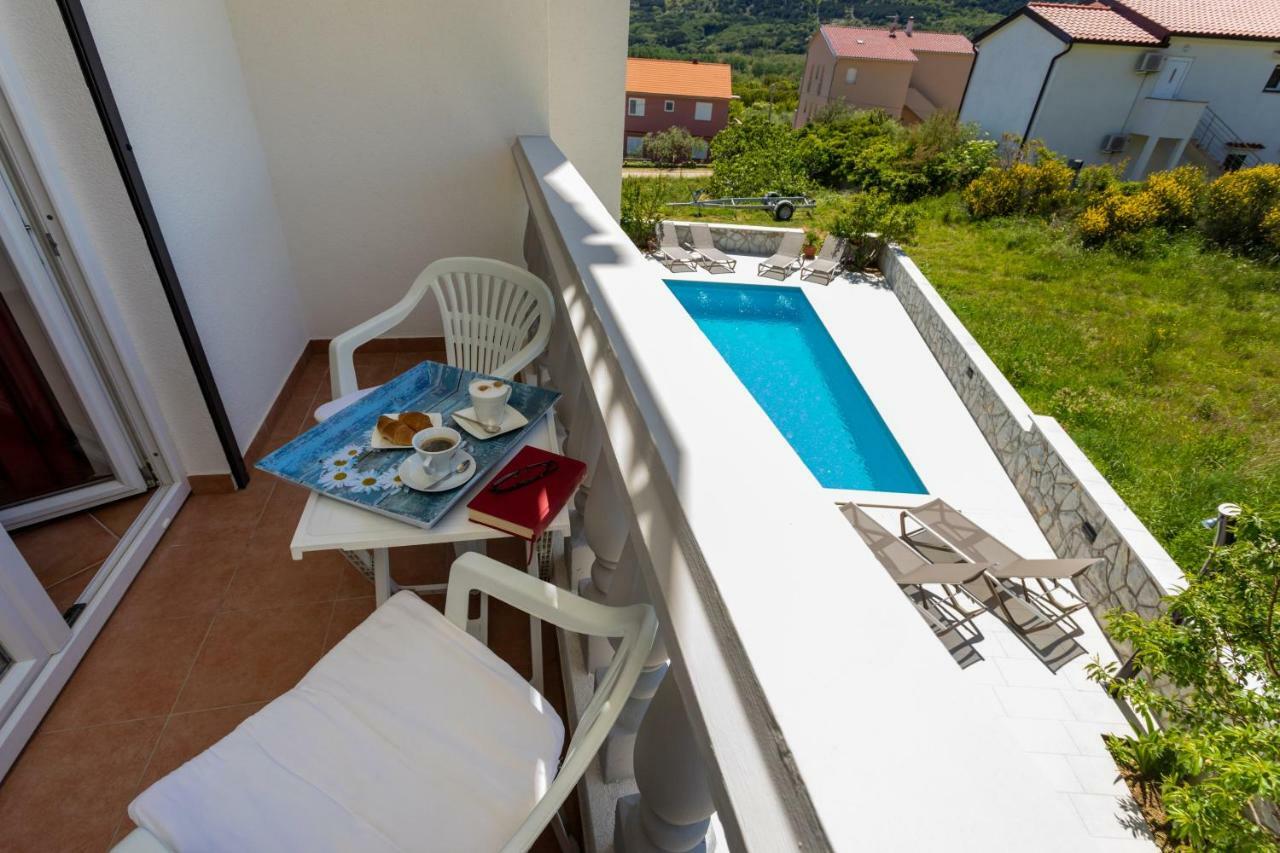 Bed & Breakfast Dosen III Baska  Ngoại thất bức ảnh